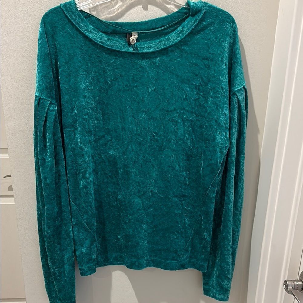 We The Free Green Velour Relaxed Long Sleeve Blouse size small